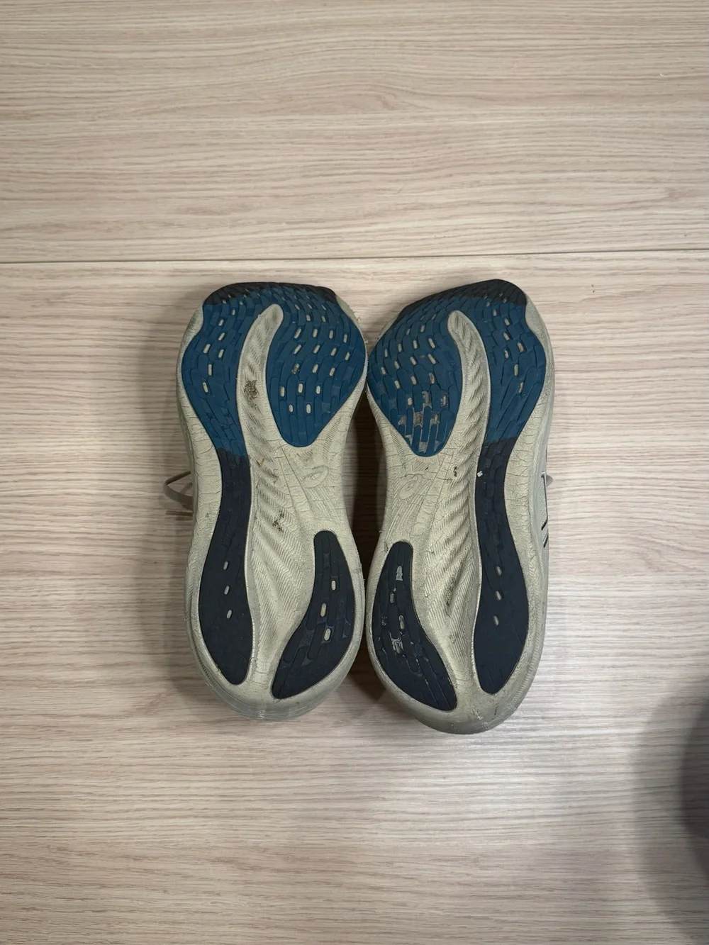 Asics Gel Nimbus 26 Beige Running Shoes